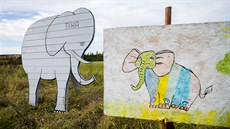 Místo rozebraného plechového slona u silnice do Trutnova nkdo postavil nového...
