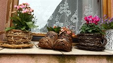 Na parapetech nechyb�jí p�sobivé dekorace.