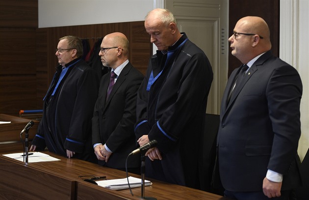 Německý správce nedostane nic, miliony litrů nafty patří Česku, potvrdil soud