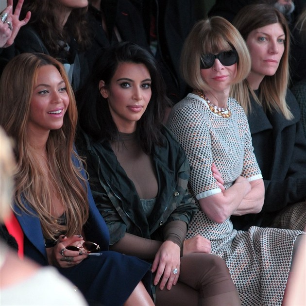 Mikádo nosí od čtrnácti, jídlo je pro ni jen palivem. Příběh Anny Wintourové nekončí