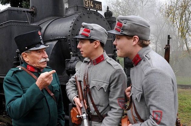 Pavel Zedníek, Martin Donutil a Robert Hájek v seriálu etníci z Luhaovic...