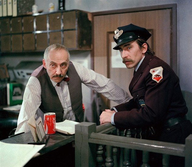Milo Kopecký a Pavel Zedníek ve filmu Panenka (1980)