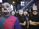 Protestující v Hongkongu slavili Halloween. (31. íjen 2019)
