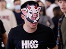 Protestující v Hongkongu slavili Halloween. (31. íjen 2019)