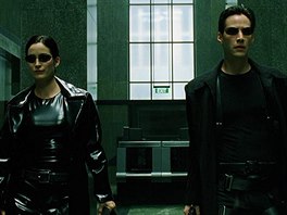 Carrie-Anne Mossová a Keanu Reeves ve filmu Matrix (1999)
