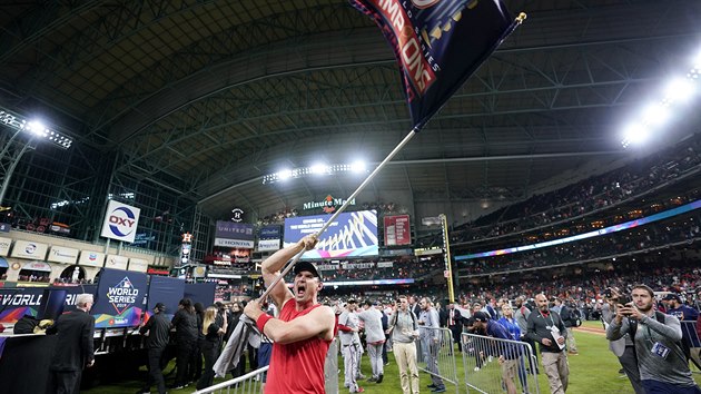 Baseballista Ryan Zimmerman z Washingtonu si uv triumf v MLB.