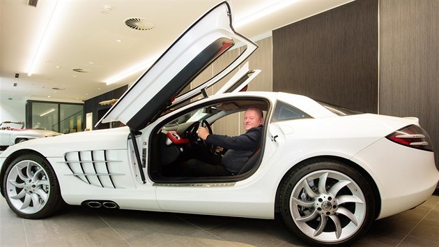 Zl�nsk� podnikatel a prodejce n�kolika automobilov�ch zna�ek Ladislav Samoh�l z�skal v dra�b� v�z Mercedes-Benz SLR McLaren, se kter�m d��ve jezdil fotbalista Tom� �epka.