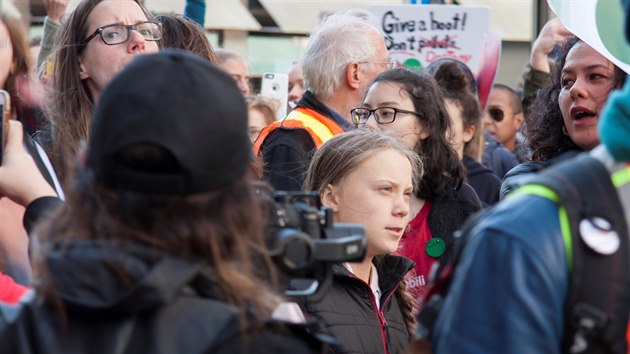 Ekologick aktivistka Greta Thunbergov na demonstraci ve Vancouveru (25. jna 2019)