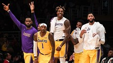 Radost basketbalist Los Angeles Lakers.