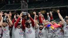 Baseballisté Washingtonu oslavují vítězství v rozhodujícím finále MLB.