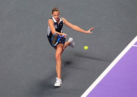 Karolína Plíková v semifinále Turnaje mistry proti Ashleigh Bartyové.