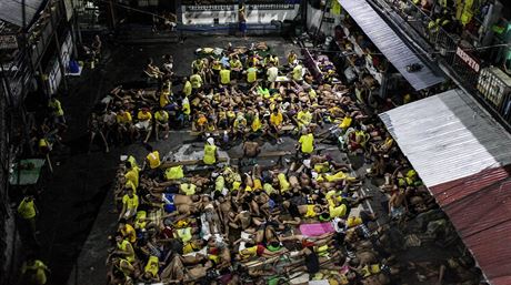 Ve filipínských vznicích panují píerné podmínky. Snímek je z káznice ve...