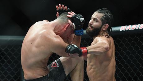 MMA zápasník Jorge Masvidal v souboji s Natem Diazem na UFC 244 v New Yorku.