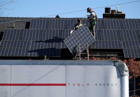 Výmna solárních panel spolenosti Tesla (24. 10. 2019)