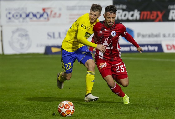 Zlínský Luká Bartoák (vlevo) a Martin Hála z Olomouce