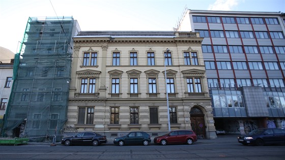 Béžová budova v brněnské Lidické ulici, v níž Brunno Tugendhat založil tovární...