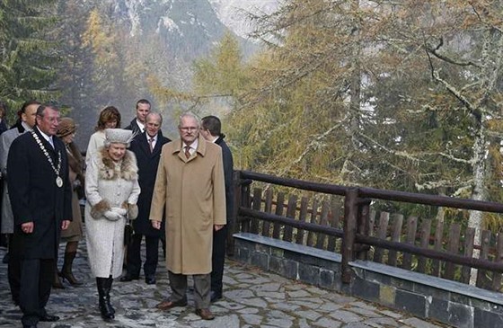 Královna Albta II., primátor msta Vysoké Tatry Ján Moko a slovenský...