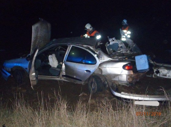 U Zlosyn na Mlnicku havarovalo auto. Pi nehod zemeli jednadvacetiletá...