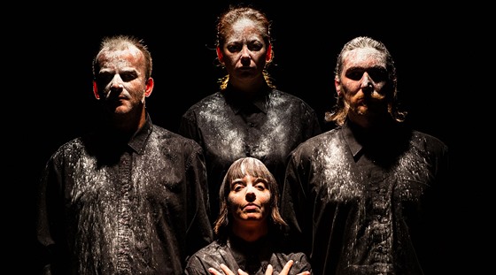 Záb�r z p�edstavení �arod�j�v u�e�