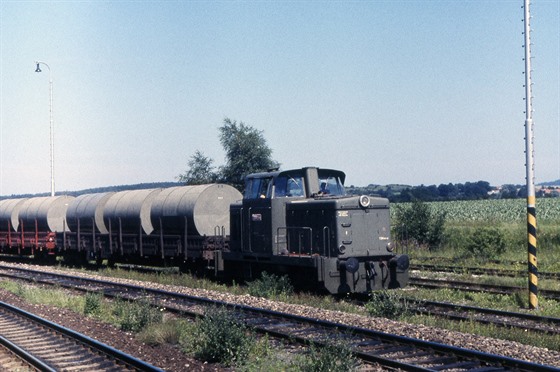 Lokomotiva T334 0840 železničního vojska ve stanici Tochovice, červenec...