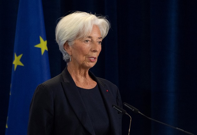 Kryptoměny nestojí za nic, měly by se regulovat, míní šéfka ECB Lagardeová