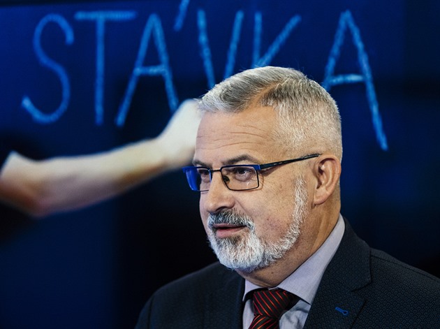 Ministerstvo školství se pokusí vyřešit situaci nepedagogů, slíbil Dobšík