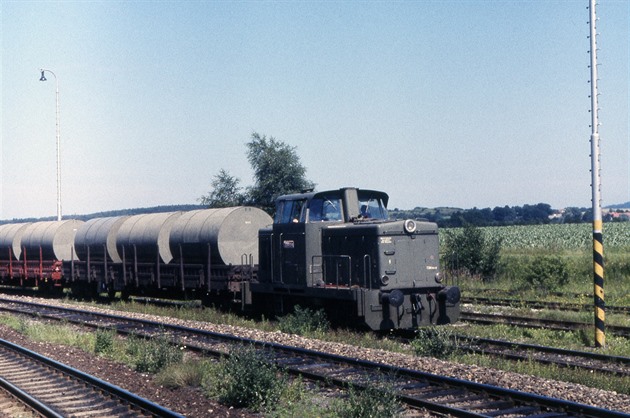 Lokomotiva T334 0840 elezniního vojska ve stanici Tochovice, ervenec...