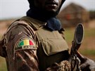 Voják malijské armády bhem operace Barkhane v Ndaki (29. ervence 2019).