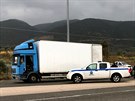 ecká policie zadrela na severovýchod zem kamion, v jeho nákladním prostoru...