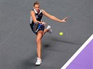 Karolína Plíšková v semifinále Turnaje mistryň proti Ashleigh Bartyové.