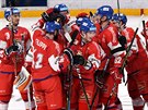 Čeští hokejisté slaví výhru nad Finskem po nájezdech.