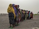 Etioptí migranti ekají v ad, a je spoítají pevadi (26. ervence 2019)