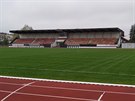 Havlíčkobrodský stadion má novou atletickou dráhu, zato tribuna vypadá ostudně....