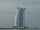 Sedmihvzdikový hotel Burd al-Arab za 1,5 miliardy dolar, otevený v roce...