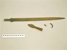 Bronzový meč a kopí z mladší doby bronzové nalezené na Rychnovsku.