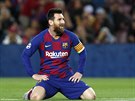 Barcelonský kapitán Lionel Messi lituje nevyužité šance v zápase Ligy mistrů...