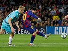 Lionel Messi zakonuje v utkání se Slavií. Barcelonského fotbalistu, který...