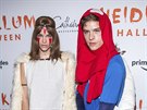 Barbara Palvinová a Cole Sprouse na halloweenské party Heidi Klumové (New York,...