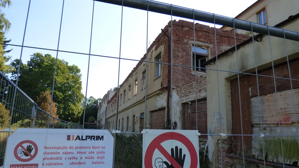Zpustlé lázně v Bělovsi (21. září 2018)