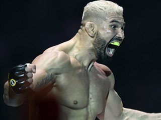 Slovák Attila Végh, vítěz souboje o nejlepšího česko-slovenského bojovníka MMA...