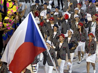 Čeští sportovci si užívají nástup na zahájení olymijských her v brazilském Riu....