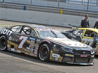 Ford Mustang jezdce evropského seriálu Nascar Martina Doubka na závodech v...