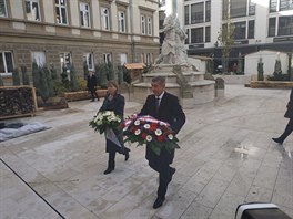 Premiér Andrej Babi spolen se starostkou Lucemburku Lydií Polferovou...