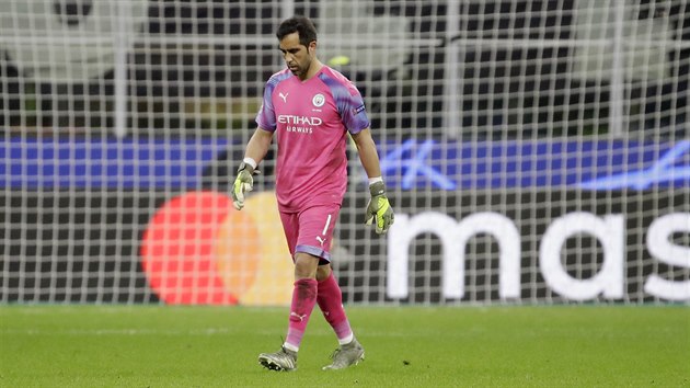 Claudio Bravo, vylouen glman Manchesteru City, opout hit.