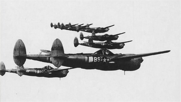 Stíhačky P-38 Lightning nad Jugoslávií v roce 1944 (96. stíhací peruť, 82. stíhací skupina USAAF)