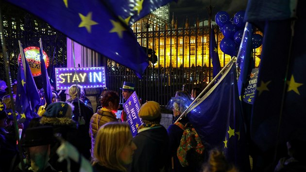Demonstrace odprc brexitu ped britskm parlamentem