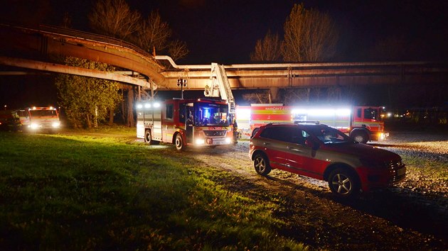 Pt hasiskch jednotek likvidovalo por letitch usazenin v potrub v oblasti ostravskch Dolnch Vtkovic. (4. listopadu 2019)