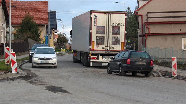 Vyfrzovan silnice I/36 v Rohovldov Bl na Pardubicku (6. listopadu 2019)