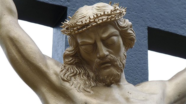 Sochu Ježíše u autobusové zastávky Jedovnice-Pila neznámý zloděj odřezal z kříže a odnesl.