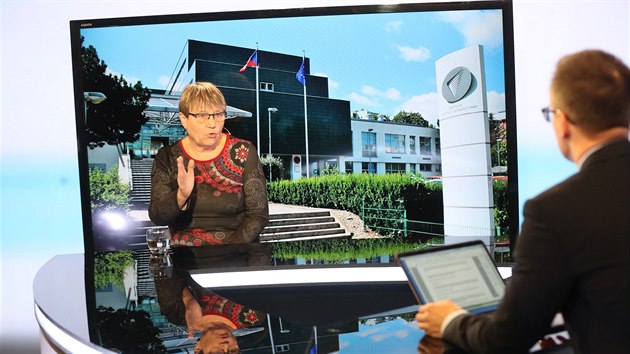 Ve�ejn� ochr�nkyn� pr�v Anna �abatov� v diskusn�m po�adu Rozst�el (6. 11. 2019)